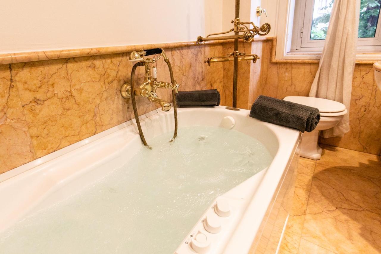 Klimt - Jacuzzi 5 Star - Luxury Design Appartamento Milano