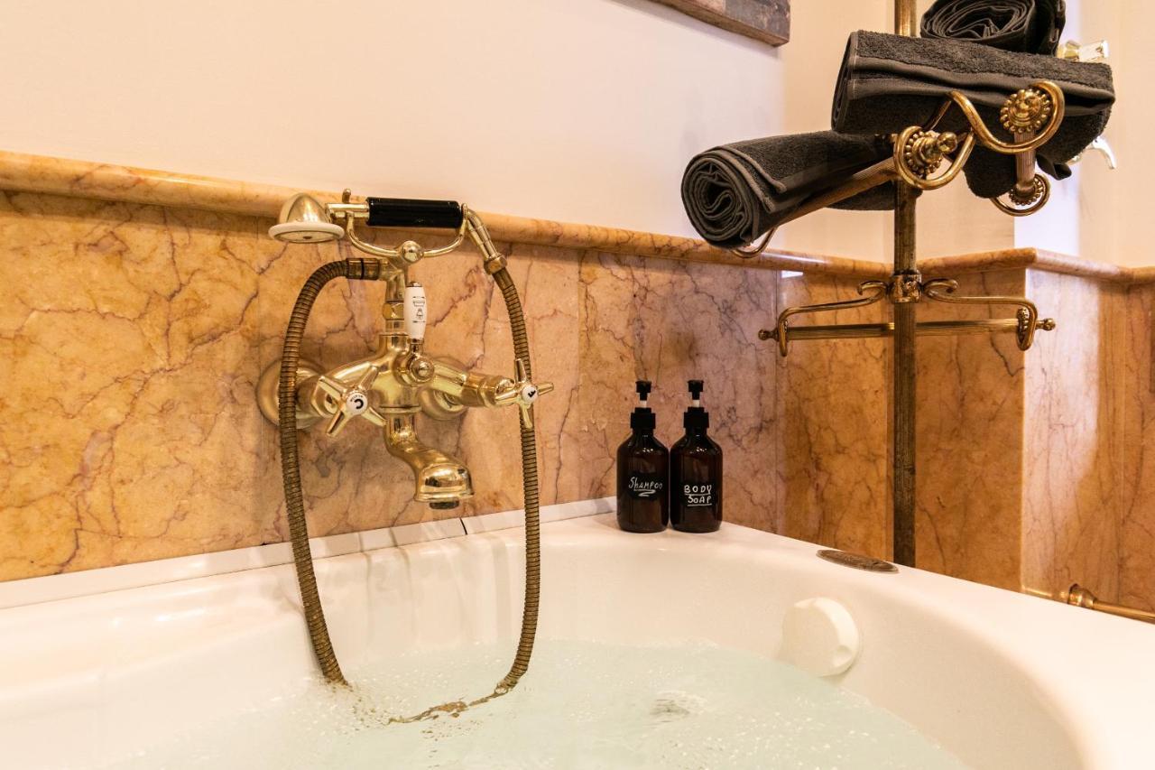 Klimt - Jacuzzi 5 Star - Luxury Design Appartamento Milano